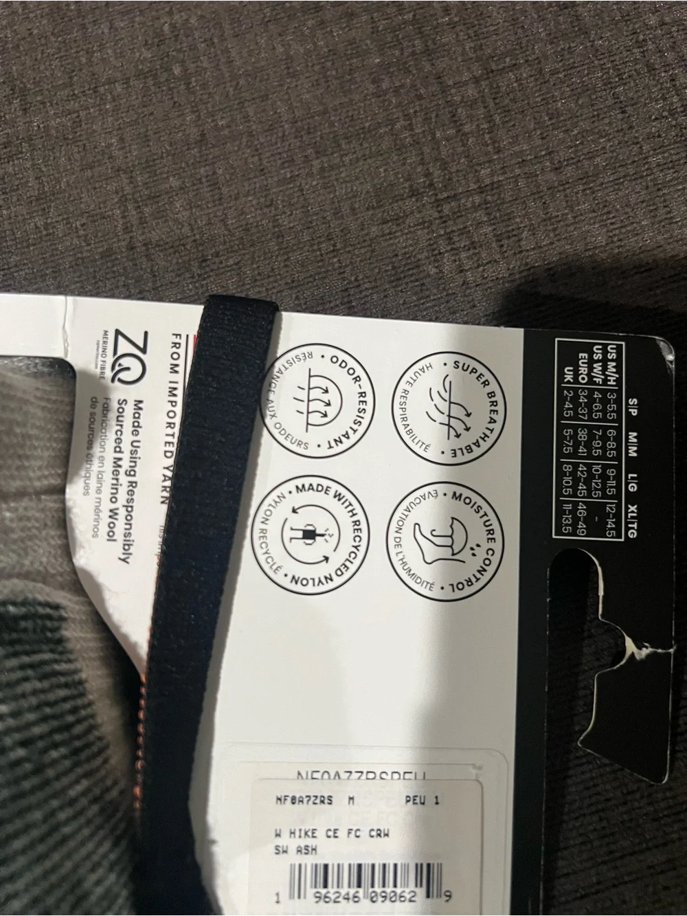 Smartwool Women's Crew Socks in Off-White with Green Accents NWOT